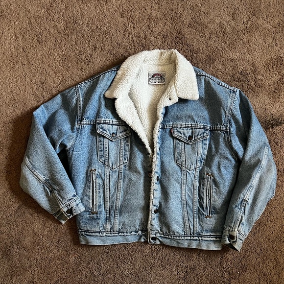 Vintage Levi’s Sherpa Lined Denim Jacket - Picture 1 of 3